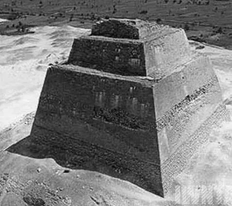 Рис 159 Пирамида в Медуме В пирамиде в Дашуре рис 160 почти найдена - фото 162