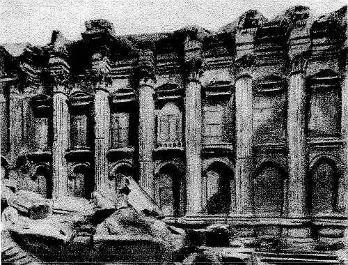 Рис 192 Баальбек Храм Вакха Внутренняя стена В восточных провинциях этот - фото 197