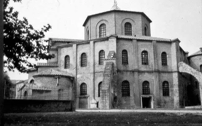 Рис 293 Равенна Церковь Св Виталия Рис 294 Милан Церковь Св Лаврентия - фото 299