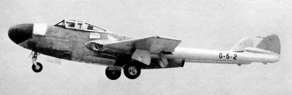 Первый образец NF10 поднимается в воздух 28 августа 1949 г Вампир NF10 - фото 45