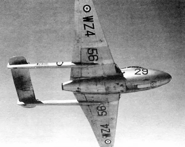 T11 британских ВВС в полёте FB9 на стоянке 1950е гг Группа FB - фото 75