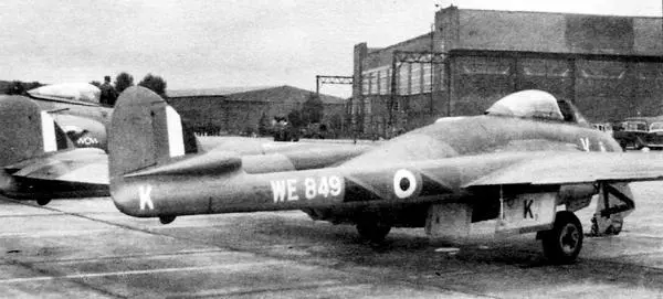 FB5 из 608й эскадрильи на аэродроме ЧерчФентон август 1956 г На Ближнем - фото 78