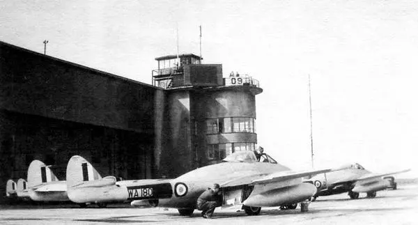 FB5 на авиабазе Фассберг в Германии июнь 1951 г В конце 1952 г девятки - фото 79