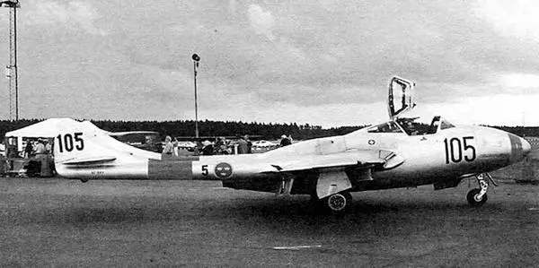 Отреставрированный Sk28 на авиашоу в Кристианштаде Швеция 2006 г В 1953 - фото 85