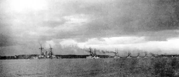 На Кильском рейде В Вильгельмсгафене Рейнланд на якорной стоянке - фото 84