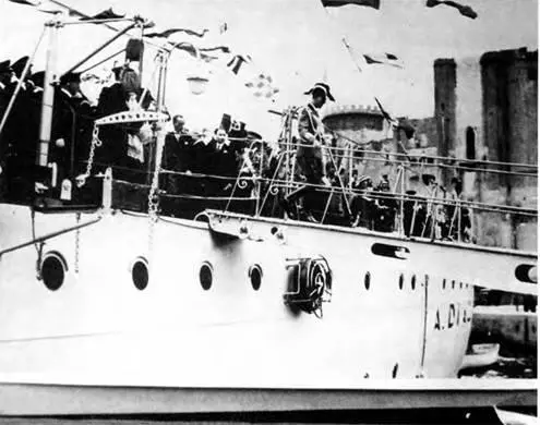 Вручение Боевого знамени на Армандо Диац 1933 г Вручение Боевого - фото 101