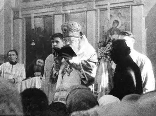 Архиепископ Лука во время службы По содержанию разговор был серьезным общением - фото 91