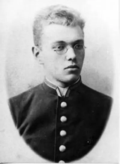 Гимназист Валентин ВойноЯсенецкий В 1889 году ВойноЯсенецкие покинули Керчь - фото 94