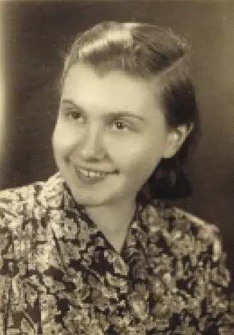 Таня перед отъездом в Израиль Бухарест 1944 Встреча в порту Таня и Мила - фото 5