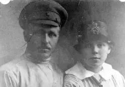 ИП Павлов с молодой женой СН Павловой Сосуновой Саратов октябрь 1919 г - фото 6