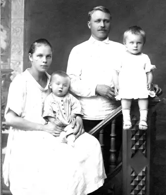 СН и ИП Павловы с сыном Артемием 19231943 и дочерью Ириной р 1922 - фото 9
