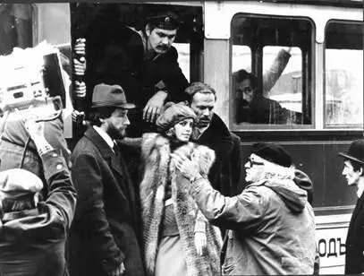 Красные колокола Мосфильм 1981 Режиссёр С Ф Бондарчук организует трюковую - фото 68