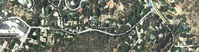 Лукаут Маунтин авеню и бульвар Лорел каньон google maps Между тем гдето в - фото 1