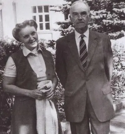 Родители поэта Андрей Николаевич и Антонина Сергеевна Вознесенские19691970 - фото 3
