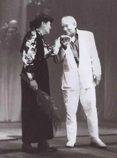 Поэт и Капа Капитолина Афанасьева издавшая в 1960 году во Владимире его - фото 56
