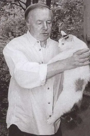 Любимая кошка по кличке Кускус Переделкино Конец 1980х гг Оза - фото 63