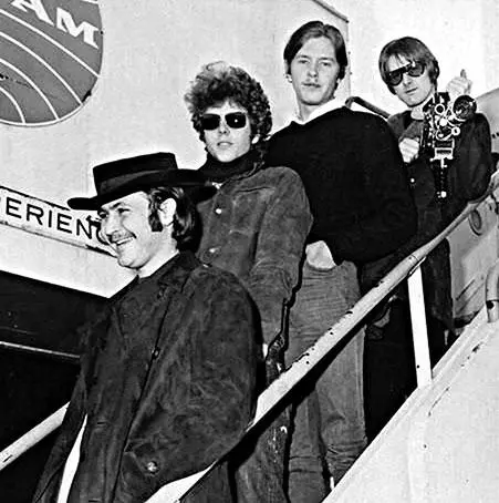 The Birds с Бобом Диланом Слава The Byrds и без того бывших главной группой - фото 358