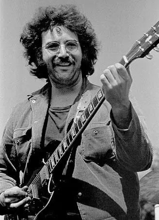 Джерри Гарсия Гитарист Джерри Гарсия Jerry Garcia пришел из народной музыки - фото 377