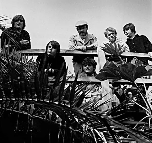 После Pet Sounds Брайан подгоняемый соревнованием с Beatles начал работу - фото 499