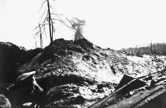 Разрыв снаряда запечатленный В Ф Джунковским в долине смерти Март 1916 г - фото 14