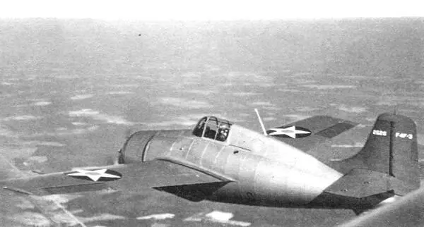 F4F3 из эскадрильи VF42 в полёте февраль 1941 г Оперение покрашено в - фото 18