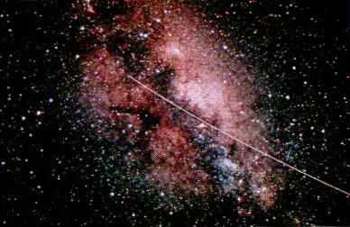 Рис 75 След одного из первых и самых ярких спутников ЭхоII пересекающий - фото 82