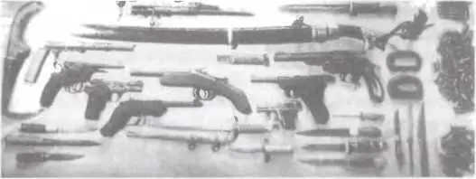 На представленной фотографии стенда из музея полиции СанктПетербурга можно - фото 134