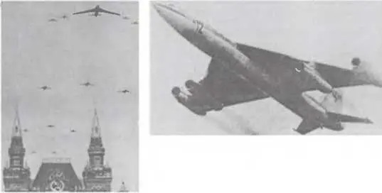 Слева Ту16 проходят над Красной площадью во время парада 1 мая 1954 г Эти - фото 145