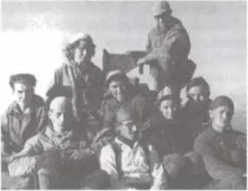 Редкий фотоснимок сделанный летом 1958 г Зина Колмогорова и Юрий Дорошенко в - фото 174