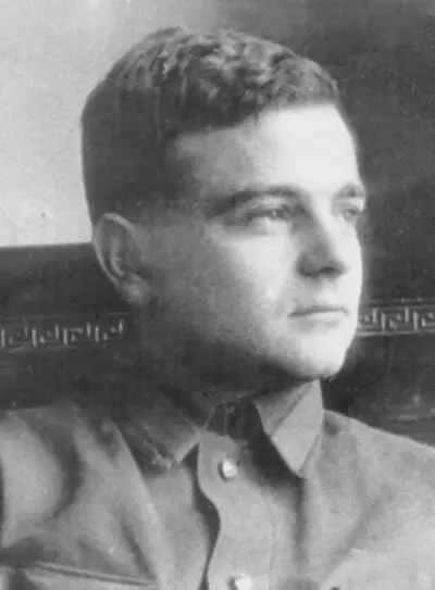 Военный корреспондент Во время фронтовой командировки 1942 год В газете - фото 2