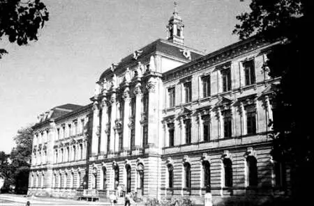 Фасад Kollegienhaus одного из старейших корпусов Эрлангенского университета - фото 56