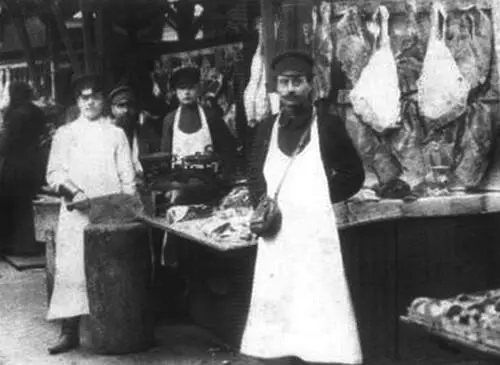 Ларек по продаже дешевой телятины на Кузнечном рынке Сентябрь 1911 г - фото 5