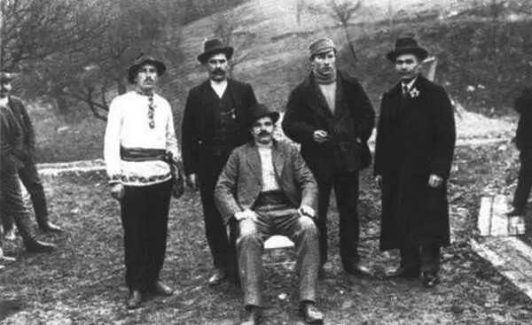 Русские интернированные пленные Дрозендорф 1917 г Второй справа Ф - фото 11