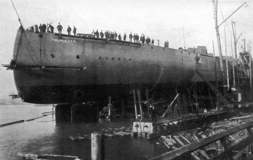 Линейный корабль Тандерер во время спуска на воду 1 февраля 1911 г - фото 125