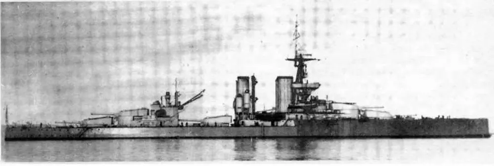 Линейный корабль Кинг Джордж V 1920 г Кормовые башни главного калибра на - фото 72
