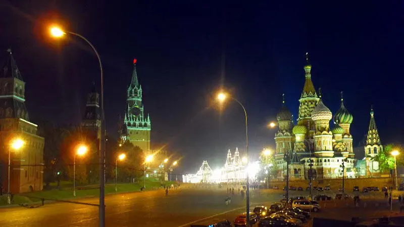 Распрощавшись Егор с Варварой свернули на Москворецкую набережную в сторону - фото 12