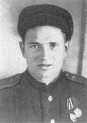 С Г Филиппович М М Дятловский Герой Советского Союза М Ф Шмырев - фото 43