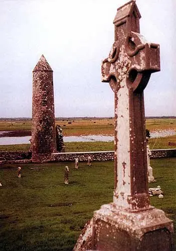 Ирландия Катарский крест а рядом с ним башня напоминающая османский - фото 777