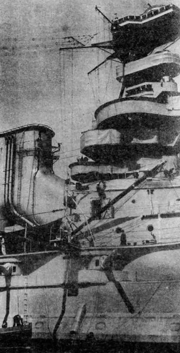 Линейный корабль Вэлиант 25 ноября 1940г В море выходят корабли - фото 100