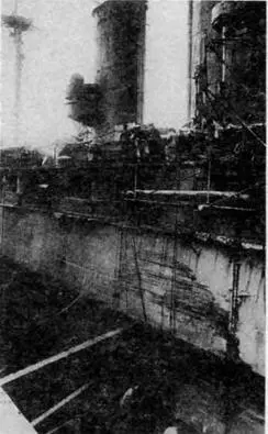 На фото сверху вниз линейные корабли Куин Элизабет 1916 г и Уорспайт - фото 37