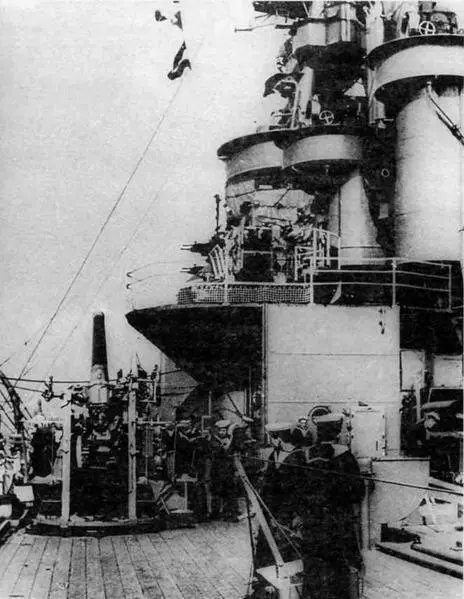 На палубе Бархэма 1937 г Ходовые испытания проходили в холодную ветреную - фото 52