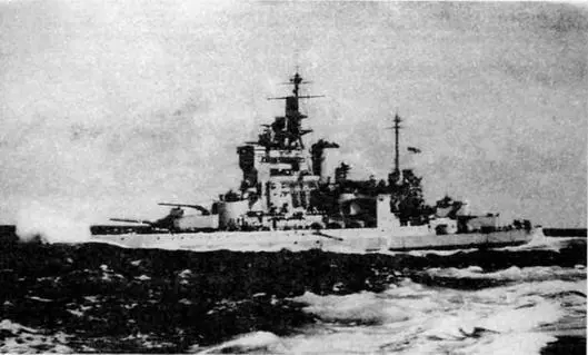 Линейный корабль Куин Элизабет во время шторма Средиземное море 1940 г В - фото 68