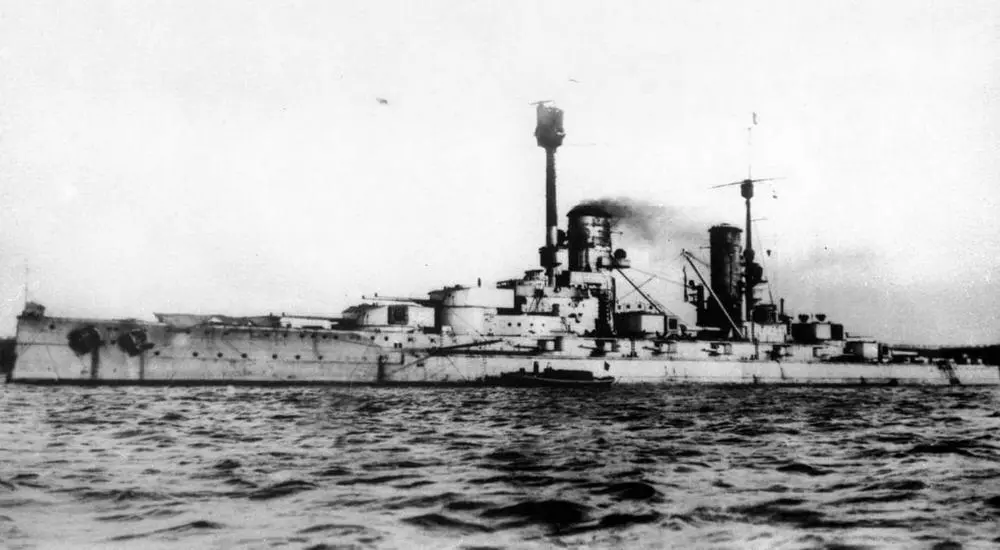 Линейный корабль Кронпринц 1917 г Линкоры Флота Открытого моря идут в - фото 139
