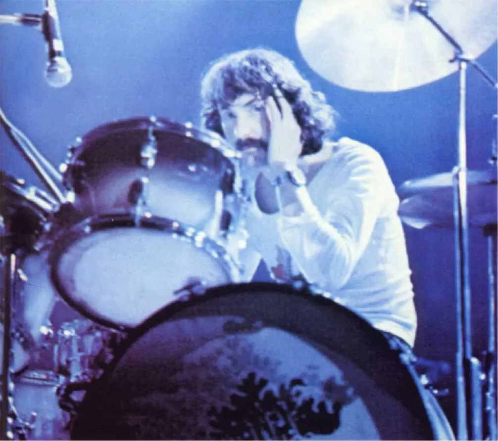 Тур In The Flesh Концертное оборудование Pink Floyd понемного начинает - фото 34