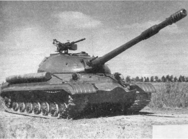 44 Общий вид танка Т10М Хорошо виден спаренный с пушкой 145мм пулемет КП - фото 47
