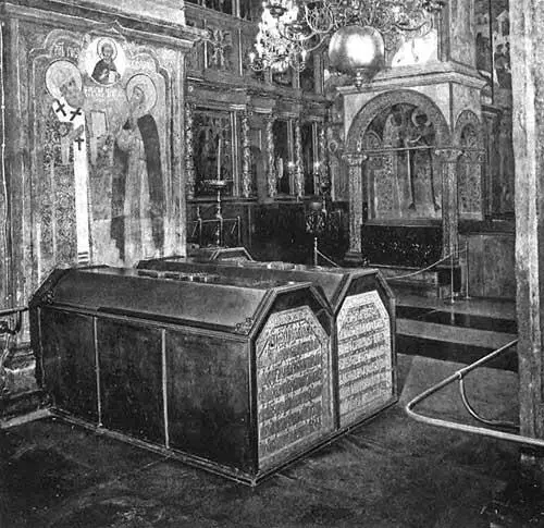 Рис 244 Якобы гробницы русских князей и царей в Архангельском Соборе Взято - фото 178