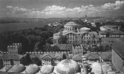 Рис 432 Вид на стамбульский дворец Топкапи с крыши храма Святой Софии - фото 275