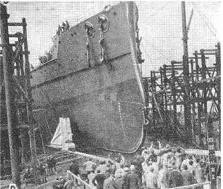 Линейный корабль Колоссус во время спуска на воду 9 апреля 1910 г - фото 26