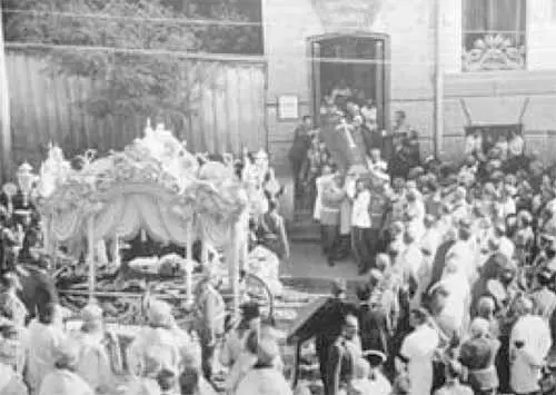 Перенесение тела с гробом Столыпина из больницы братьев Маковских в - фото 43