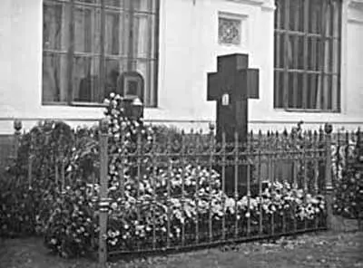 Крест из черного мрамора над могилой Столыпина 7 сентября 1911 г Закончив - фото 46